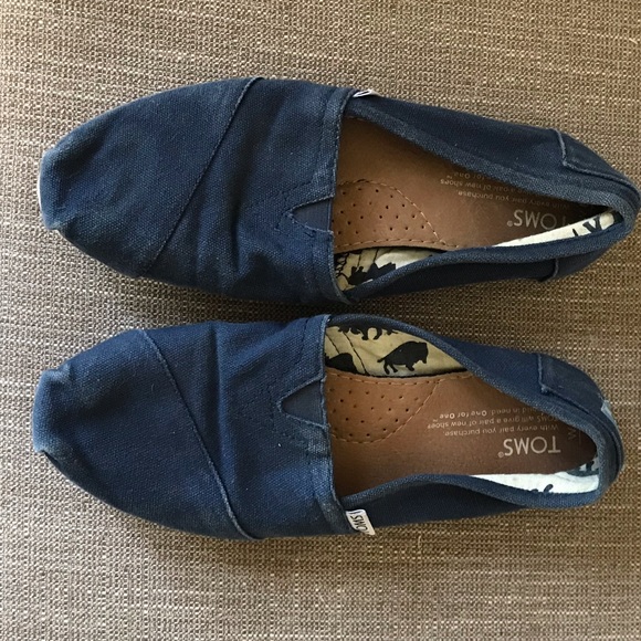 toms classic slip on shoes